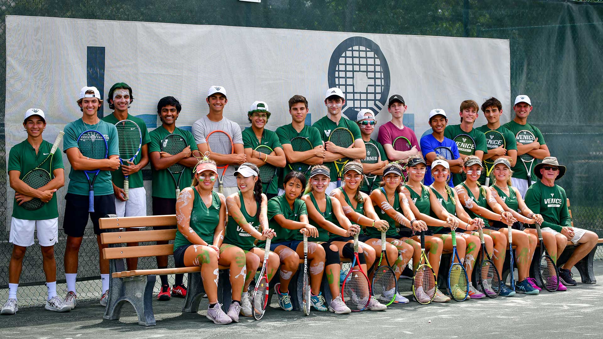 Courtside Tennis in Venice group photo of members and staff