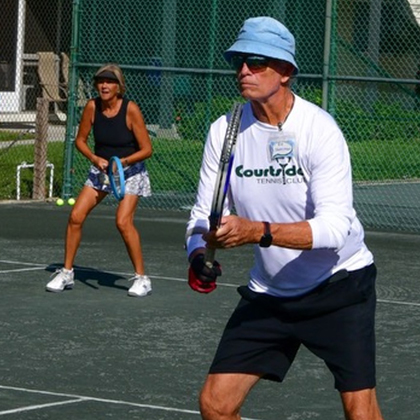 Leagues at Courtside Tennis Club, Venice Florida - group photo of mixed doubles players